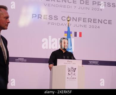 Ukrainischer Präsident Wolodymyr Zelenski während einer Pressekonferenz im Elysee in Paris Stockfoto