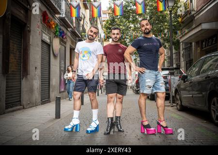 Madrid, Spanien. Juni 2024. Gay Pride Madrid Juni 2024 High Heels Race , (Gay Men Racing in High Heels) - Carrera de Tacones, Chueca, Madrid Credit: Reppans/Alamy Live News Stockfoto