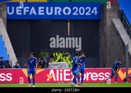 Berlin, Deutschland. Mai 2024. Die italienischen Spieler schlugen nach dem Tor der Schweiz während des Fußball-Europameisterspiels 2024 zwischen der Schweiz und Italien im Olympiastadion in Berlin am Samstag, den 29. Juni 2024. Sport - Fußball . (Foto: Fabio Ferrari/LaPresse) Credit: LaPresse/Alamy Live News Stockfoto