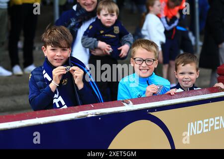 Gayfield Park, Arbroath, Großbritannien. Juni 2024. Fußball-freundlich vor der Saison, Arbroath gegen Dundee; Dundee Fans Credit: Action Plus Sports/Alamy Live News Stockfoto