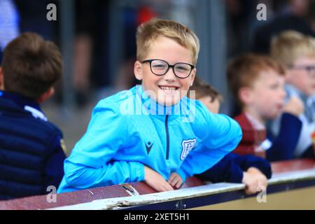 Gayfield Park, Arbroath, Großbritannien. Juni 2024. Fußball-freundlich vor der Saison, Arbroath gegen Dundee; Dundee Fans Credit: Action Plus Sports/Alamy Live News Stockfoto