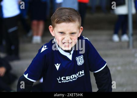 Gayfield Park, Arbroath, Großbritannien. Juni 2024. Fußball-freundlich vor der Saison, Arbroath gegen Dundee; Dundee Fans Credit: Action Plus Sports/Alamy Live News Stockfoto