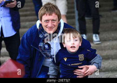 Gayfield Park, Arbroath, Großbritannien. Juni 2024. Fußball-freundlich vor der Saison, Arbroath gegen Dundee; Dundee Fans Credit: Action Plus Sports/Alamy Live News Stockfoto