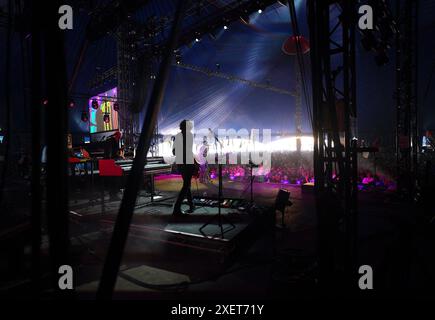 Kasabian tritt auf der Woodsies Stage beim Glastonbury Festival auf der Worthy Farm in Somerset auf. Bilddatum: Samstag, 29. Juni 2024. Stockfoto