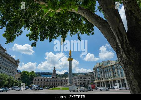 Tiflis, Georgien - 24. Juni 2024: Blick auf den Freiheitsplatz oder den Freiheitsplatz, befindet sich im Zentrum von Tiflis, Georgien Stockfoto