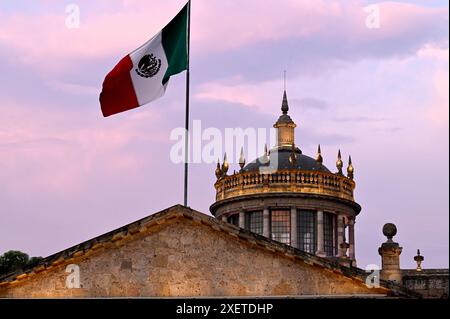 GUADALAJARA, JALISCO, MEXIKO: Das 1810 eröffnete Hospicio Cabañas (Cabanas Hospice), auch bekannt als Museo Cabañas, war ursprünglich ein Waisenhaus und Krankenhaus. Stockfoto