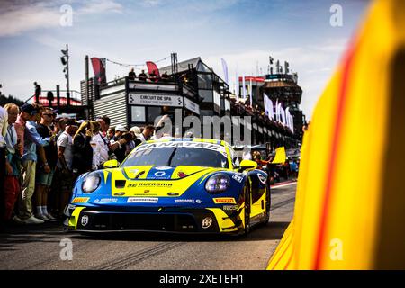 96 NIEDERHAUSER Patric (Che), MÜLLER Sven (deu), ANDLAUER Julien (fra) Porsche 911 GT3 R, Ambiance während des CrowdStrike 24 Hours of Spa 2024, 2. Rennen des GT World Challenge Europe Endurance Cup 2024, 26. Bis 30. Juni 2024 auf dem Circuit de Spa-Francorchamps in Stavelot, Belgien Stockfoto