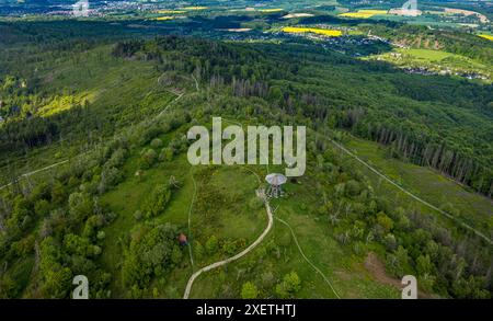 Aus der Vogelperspektive, Aussichtsturm Eggeturm auf dem Lippischen Velmerstot, Baustelle für Renovierung, Teutoburger Wald, Veldrom, Horn-Bad Mei Stockfoto