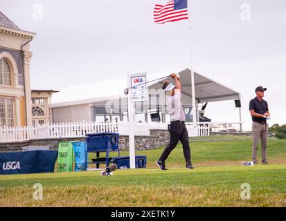 Newport, RI. Juni 2024. Hiroyuki Fujita während der dritten Runde bei den US Senior Open 2024, die im Newport Country Club ausgetragen wurde. @ Veronica Bruno / Alamy News Stockfoto