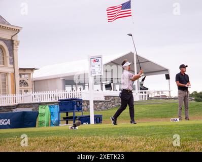 Newport, RI. Juni 2024. Hiroyuki Fujita während der dritten Runde bei den US Senior Open 2024, die im Newport Country Club ausgetragen wurde. @ Veronica Bruno / Alamy News Stockfoto