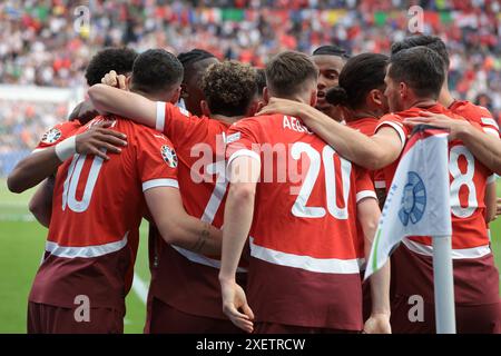 Berlin, Deutschland. Juni 2024. Ruben Vargas aus der Schweiz feiert mit seinen Teamkollegen, nachdem er im Achtelfinale der UEFA-Europameisterschaft im Olympiastadion in Berlin einen Vorsprung von 2-0 erzielt hat. Der Bildnachweis sollte lauten: Jonathan Moscrop/Sportimage Credit: Sportimage Ltd/Alamy Live News Stockfoto