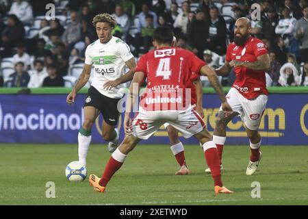 Curitiba, Brasilien. Juni 2024. PR - CURITIBA - 06/29/2024 - BRASILIANISCHER B 2024, CORITIBA x VILA NOVA-GO - Lucas Figueiredo Coritiba Spieler während eines Spiels gegen Vila Nova-GO im Stadion Couto Pereira für die brasilianische B 2024 Meisterschaft. Foto: Gabriel Machado/AGIF Credit: AGIF/Alamy Live News Stockfoto