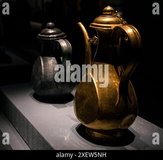 Ein goldener Weintopf. Kaiserliche kulturelle Relikte der chinesischen Ming-Dynastie, gesammelt vom Hubei Provincial Museum. Stockfoto