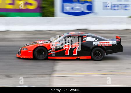 Delaware, Kanada. Juni 2024. Die APC-Serie kommt nach Delaware, Ontario. Dayco Superstock Series Fahrer Darrell Lake (77) aus London Ontario. Quelle: Luke Durda/Alamy Stockfoto