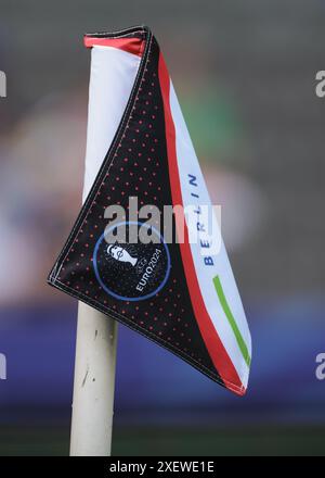 Berlin, Deutschland. Juni 2024. Eine Eckfahne der UEFA EURO 2024 Deutschland Berlin ist während des Achtelfinales der UEFA-Europameisterschaft im Olympiastadion in Berlin zu sehen. Der Bildnachweis sollte lauten: Jonathan Moscrop/Sportimage Credit: Sportimage Ltd/Alamy Live News Stockfoto