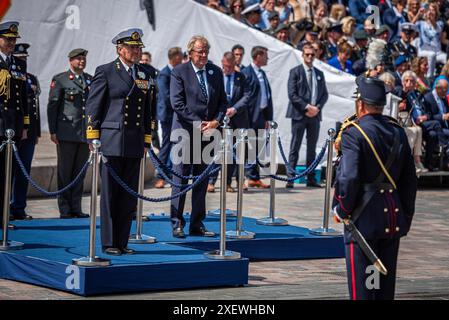 Den Haag, Südholland, Niederlande. Juni 2024. Der niederländische König WILLEM-ALEXANDER inspiziert eine Militärkapelle während einer Veteranentag-Parade. Am 29. Juni 2024 feierten die Niederlande den Tag der Veteranen zum 20. Jahrestag. (Kreditbild: © James Petermeier/ZUMA Press Wire) NUR REDAKTIONELLE VERWENDUNG! Nicht für kommerzielle ZWECKE! Stockfoto