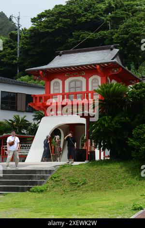 Ryūgū-Schrein am Kap Nagasakibana, Kyushu, Japan. Stockfoto