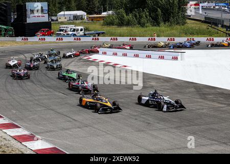 09 EVANS Mitch (nzl), Jaguar TCS Racing, Jaguar I-Type 6, Action 25 VERGNE Jean-Eric (fra), DS Penske, DS E-tense FE23, Action START Rennen 1 während des Portland ePrix 2024, 9. Sitzung der ABB FIA Formel E World Championship 2023-24, auf dem Portland International Raceway vom 28. Bis 30. Juni, 2024 in Portland, Vereinigte Staaten von Amerika Stockfoto