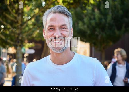 Bad Segeberg, Deutschland. Juni 2024. Stefan Bockelmann, Schauspieler, besucht die Premiere von „Winnetou II – Ribanna und alte Feuerhand“ bei den Karl May Games im Freilichttheater in Kalkberg. Die Saison 2024 läuft vom 29. Juni bis zum 8. September. Quelle: Georg Wendt/dpa/Alamy Live News Stockfoto