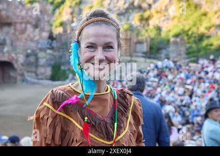 Bad Segeberg, Deutschland. Juni 2024. Rhea Harder-Vennewald, Schauspielerin, besucht die Premiere von „Winnetou II - Ribanna and Old Firehand“ bei den Karl May Games im Freilichttheater in Kalkberg. Die Saison 2024 läuft vom 29. Juni bis zum 8. September. Quelle: Georg Wendt/dpa/Alamy Live News Stockfoto