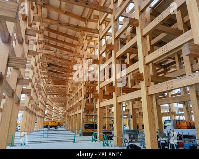 (240630) -- OSAKA, 30. Juni 2024 (Xinhua) -- dieses Foto vom 27. Juni 2024 zeigt die Baustelle des Großen Rings, das Symbol der Expo 2025 Osaka, auf der künstlichen Insel Yumeshima in Japan. Für die Expo 2025 Osaka in weniger als einem Jahr steht auf dem Spiel, da die Vorbereitungen angesichts der Bedenken über Rückschläge beim Bau von Pavillons, geringes öffentliches Interesse und ungewisses wirtschaftliches Ergebnis immer schneller voranschreiten. Die Weltausstellung 2025 in Osaka City im Westen Japans findet vom 13. April bis zum 13. Oktober 2025 für sechs Monate statt und steht unter dem Motto „Designing Future Society for Our Lives“ Stockfoto