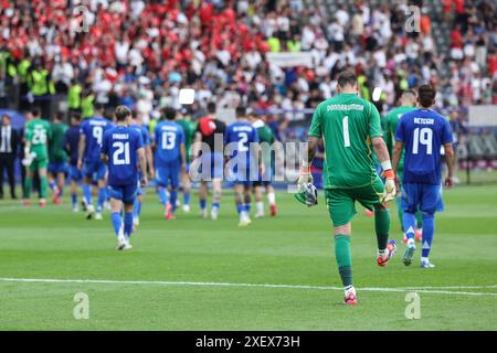 Berlin, Deutschland. Juni 2024. Spieler aus Italien verlassen das Feld nach dem Achtelfinale der UEFA Euro 2024 zwischen der Schweiz und Italien am 29. Juni 2024 in Berlin. Quelle: Pan Yulong/Xinhua/Alamy Live News Stockfoto