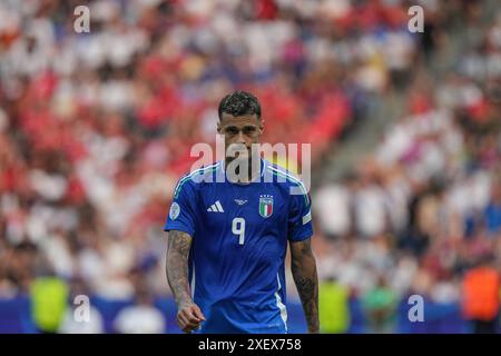 Berlin, Deutschland. Juni 2024. Gianluca Scamacca (Italien) reagiert beim Achtelfinale der UEFA Euro 2024 zwischen der Schweiz und Italien am 29. Juni 2024 in Berlin. Quelle: Peng Ziyang/Xinhua/Alamy Live News Stockfoto