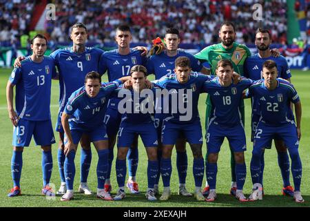 Berlin, Deutschland. Juni 2024. Starters of Italy posiert für Fotos vor dem Achtelfinale der UEFA Euro 2024 zwischen der Schweiz und Italien am 29. Juni 2024 in Berlin. Quelle: Pan Yulong/Xinhua/Alamy Live News Stockfoto