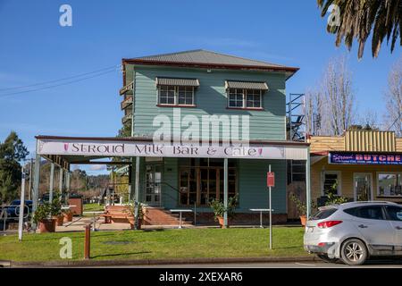 Stroud, eine kleine Dorfstadt im regionalen New South Wales, mit einer Milchbar und einem Café in NSW, Australien Stockfoto