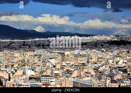 Teilansicht der Stadt Athen vom Akropolis-Hügel - Athen, Griechenland, 2. Februar 2020. Stockfoto