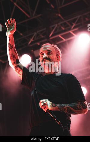 ITALIEN, COLLEGNO, 29. JUNI: Joe Talbot, Sänger der britischen Band IDLES, trat live auf der Bühne beim Flowers Festival 2024 auf Stockfoto