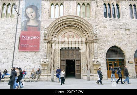 Palazzo dei priori (auch bekannt als Palazzo Comunale, Rathaus) mit der Nationalgalerie Umbriens auf der Piazza Quattro Novembre. Perugia. Umbrien, Italien Stockfoto