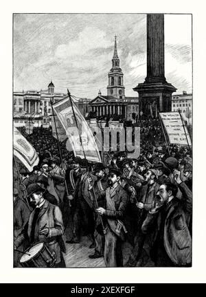 Ein alter Gravur einer Kundgebung zum Gedenken an den „Bloody Sunday“ auf dem Trafalgar Square, London, England, Großbritannien im Jahr 1892. Es stammt aus einem viktorianischen Geschichtsbuch aus dem jahr 1900. Die Demonstranten erinnerten sich an den „Bloody Sunday“, eine Veranstaltung, die am 13. November 1887 in London stattfand, als eine Menge Demonstranten gegen Arbeitslosigkeit und die irischen Zwangsmaßnahmen protestierten und die Freilassung des Abgeordneten William O’Brien forderten, mit der Metropolitan Police zusammenstießen. Stockfoto