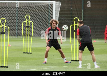 Freiberg, Deutschland. 30. Juni 2024. Die belgische Wout Faes wurde während eines Trainings der belgischen Fußballnationalmannschaft Red Devils am Sonntag, den 30. Juni 2024, in ihrem Basislager in Freiberg am Neckar während der Fußball-Europameisterschaft 2024 gezeigt. Am Montag treffen die Roten Teufel in der Achtelrunde auf Frankreich. BELGA FOTO BRUNO FAHY Credit: Belga News Agency/Alamy Live News Stockfoto