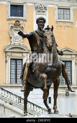 Reiterstandbild von Kaiser Marcus Aurelius in der Piazza del Campidoglio. Rom. Italien Stockfoto