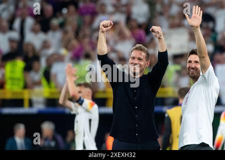 Julian Nagelsmann (Deutschland, Bundestrainer), Benjamin Glueck (Deutschland, Co-Trainer) jubeln über den Sieg und bedanken sich bei Fans und Familie, GER, Deutschland (GER) vs Dänemark (DEN), Fussball Europameisterschaft, UEFA EURO 2024, 16. Runde 29.06.2024 Foto: Eibner-Pressefoto/Michael Memmler Stockfoto