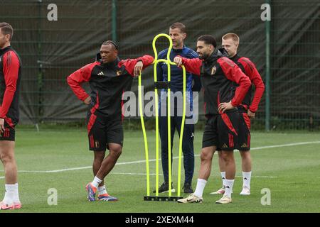 Freiberg, Deutschland. 30. Juni 2024. Lois Openda, Doktor Kristof SAS, Belgier Yannick Carrasco und Belgier Arthur Vermeeren, die während eines Trainings der belgischen Fußballnationalmannschaft Red Devils am Sonntag, den 30. Juni 2024 in ihrem Basislager in Freiberg am Neckar während der Fußball-Europameisterschaft 2024 gezeigt wurden. Am Montag treffen die Roten Teufel in der Achtelrunde auf Frankreich. BELGA FOTO BRUNO FAHY Credit: Belga News Agency/Alamy Live News Stockfoto