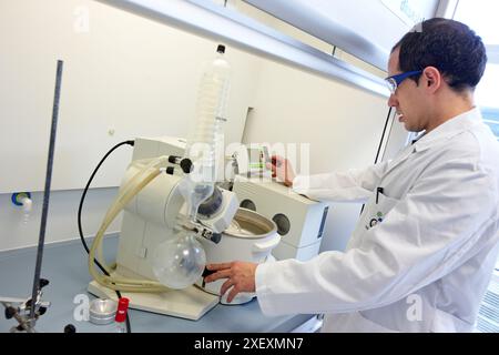 Rotavapor, Synthesis Laboratory, IkerChem Forschungslabor, Design und Synthese neuer chemischer Einheiten mit therapeutischen Anwendungen in der Onkologie, Disc Stockfoto