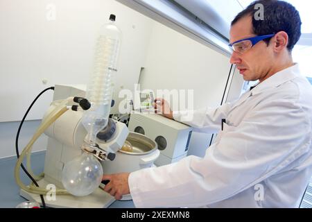Rotavapor, Synthesis Laboratory, IkerChem Forschungslabor, Design und Synthese neuer chemischer Einheiten mit therapeutischen Anwendungen in der Onkologie, Disc Stockfoto