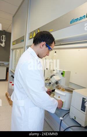 Rotavapor, Synthesis Laboratory, IkerChem Forschungslabor, Design und Synthese neuer chemischer Einheiten mit therapeutischen Anwendungen in der Onkologie, Disc Stockfoto