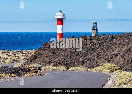 Fuencaliente Leuchtturm Türme umgeben von vulkanischer Landschaft auf der Insel La Palma, Kanarische Inseln. Stockfoto