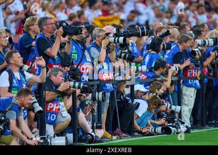 Fotografen im Best of 16 Spiel DEUTSCHLAND - DÄNEMARK 2-0 der UEFA-Europameisterschaft 2024 am 29. Juni 2024 in Dormund, Deutschland. Fotograf: ddp-Bilder/Sternbilder Stockfoto