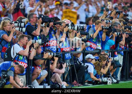 Fotografen im Best of 16 Spiel DEUTSCHLAND - DÄNEMARK 2-0 der UEFA-Europameisterschaft 2024 am 29. Juni 2024 in Dormund, Deutschland. Fotograf: ddp-Bilder/Sternbilder Stockfoto