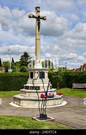 Ruislip war Memorial mit unbekannter Tommy Statue, Ruislip, Borough of Hillingdon, London, England GROSSBRITANNIEN Stockfoto