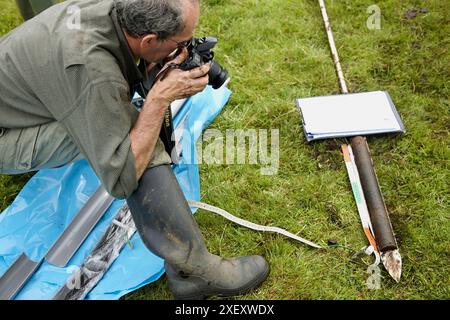 Fotografieren von Torf Probe, Klimawandel, Forschung, Neiker-Tecnalia, Unit of Environment, Belate, Navarra, Spanien Stockfoto