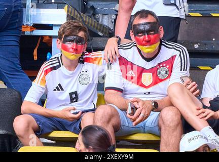 Dortmund, Deutschland. 29. Juni 2024. DFB-Fans im Best of 16 Spiel DEUTSCHLAND - DÄNEMARK 2-0 der UEFA-Europameisterschaften 2024 am 29. Juni 2024 in Dormund, Deutschland. Fotograf: Peter Schatz Stockfoto