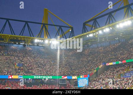 Unwetter Gewitter regen im Best of 16 Spiel DEUTSCHLAND - DÄNEMARK der UEFA-Europameisterschaft 2024 am 29. Juni 2024 in Dormund an. Fotograf: Peter Schatz Stockfoto