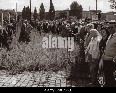 Berlin-Krise 1961. Eine Serie von Archivfotos zeigt das Reiseverbot zwischen Ost- und West-Berlin im August 1961 und zeigt den Bau von Barrikaden, die schließlich zur Berliner Mauer werden sollten. Deutschland. 1961 Stockfoto
