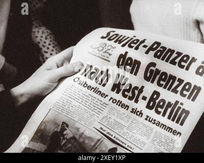 Berlin-Krise 1961. Eine Serie von Archivfotos zeigt das Reiseverbot zwischen Ost- und West-Berlin im August 1961 und zeigt den Bau von Barrikaden, die schließlich zur Berliner Mauer werden sollten. Deutschland. 1961 Stockfoto
