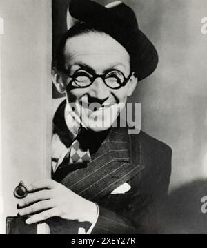 Vintage-Porträt von Arthur Askey aus den Karten von Ardath Cigarettes. 1939 Stockfoto